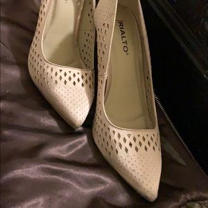 Nude pointed toe heels